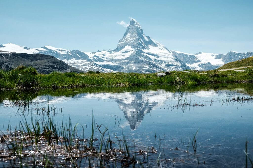 Das Matterhorn spiegelt sich im Stellisee oberhalb von Zermatt